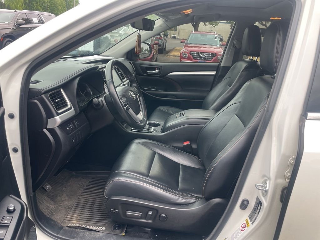 Used 2017 Blizzard Pearl Toyota XLE image 7
