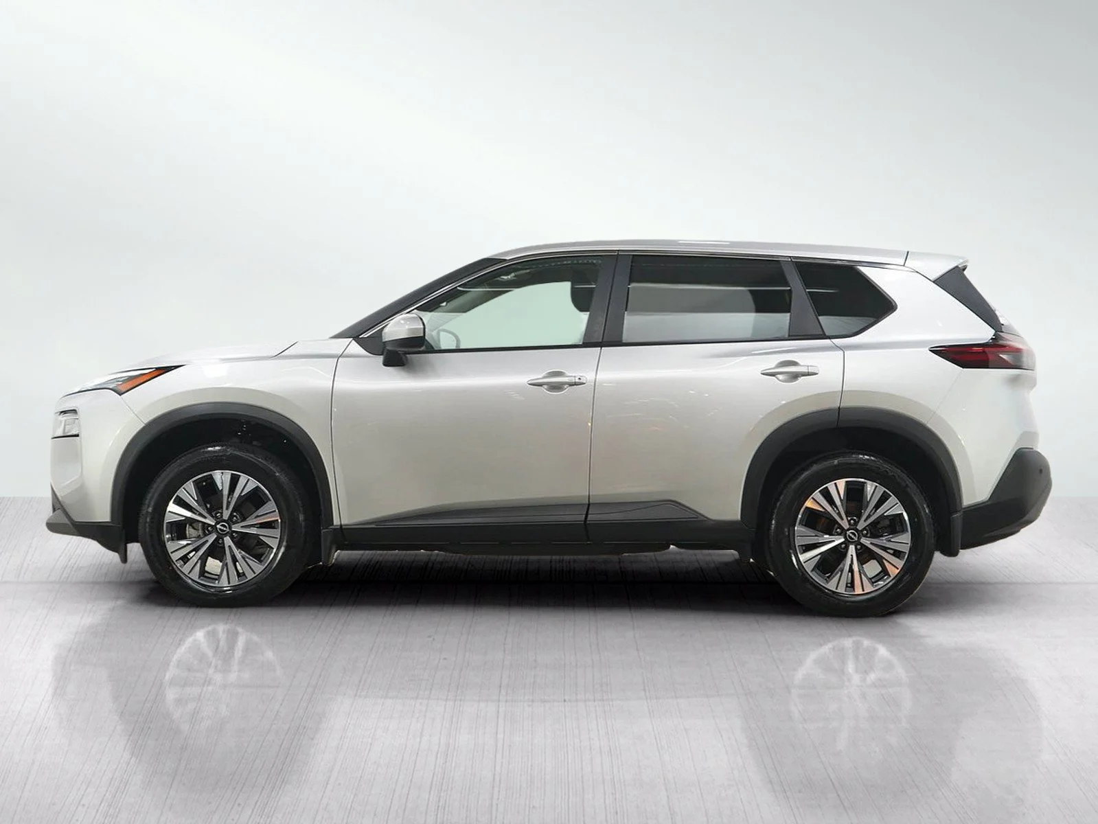 Used 2023 Nissan Rogue SV with VIN JN8BT3BB1PW476527 for sale in Burnsville, Minnesota