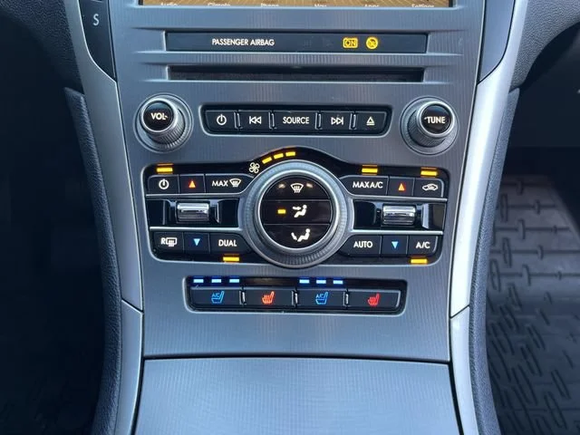 Used 2017 White Lincoln Reserve image 14