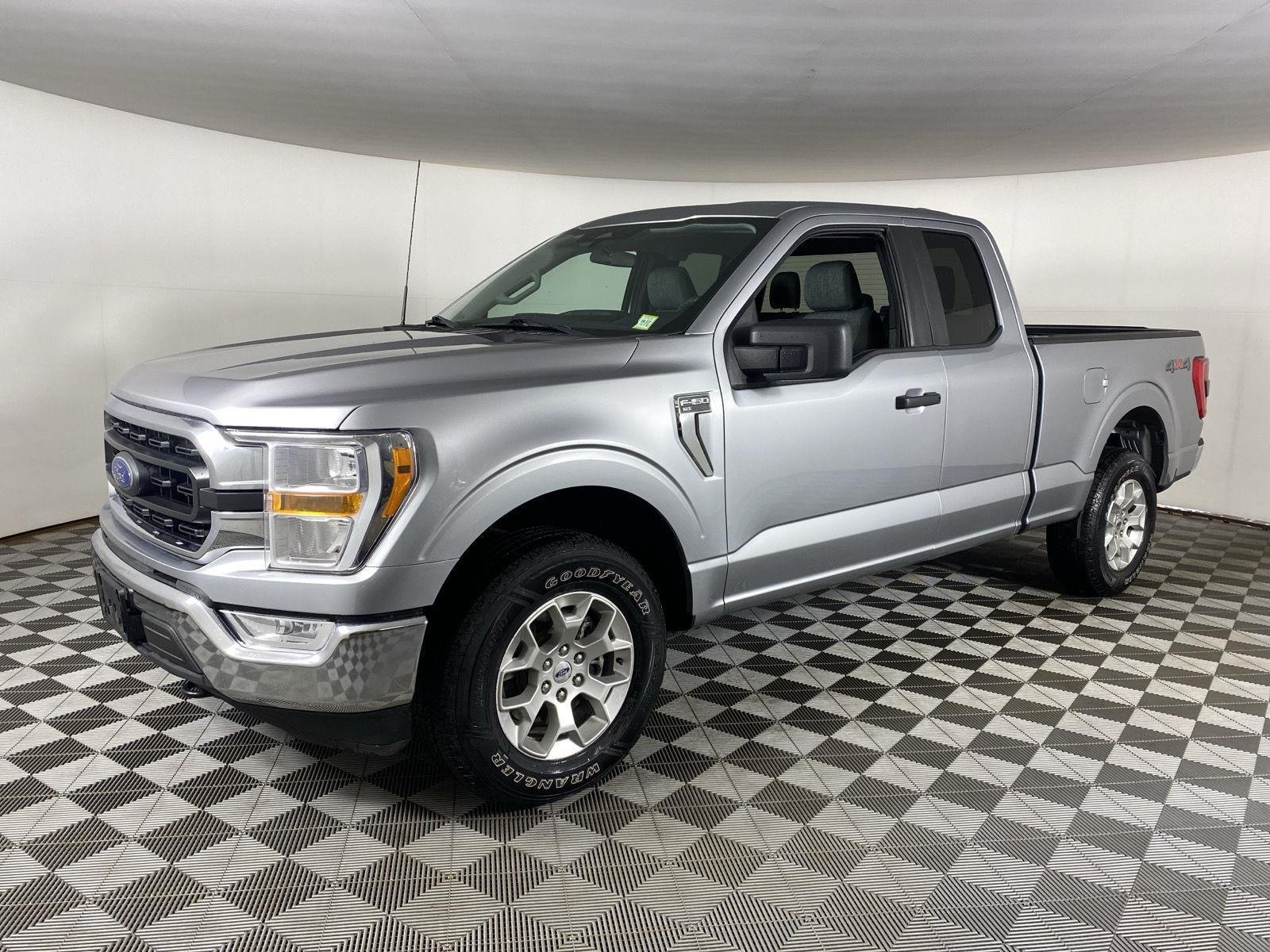 Used 2022 Iconic Silver Ford XLT image 6