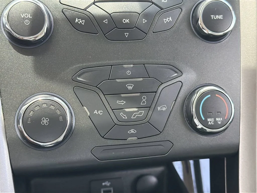 Used 2020 White Ford S image 23