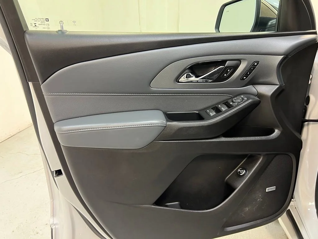 2021 Chevrolet Traverse Premier - Photo 17