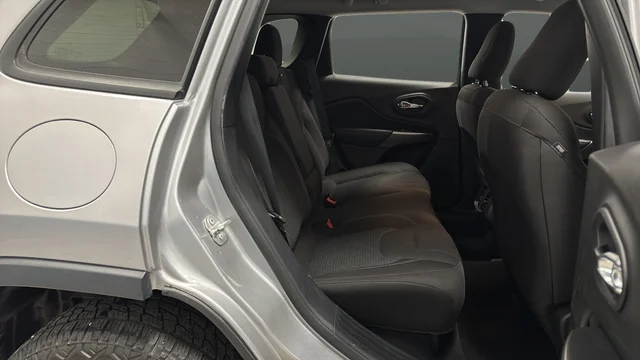 Used 2020 Billet Silver Metallic Jeep Latitude image 23