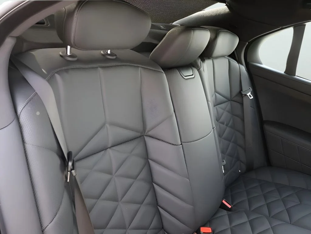 2025 BMW 7 Series 740i - Photo 14