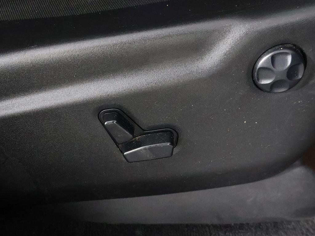 Used 2018 Black Jeep Limited image 31