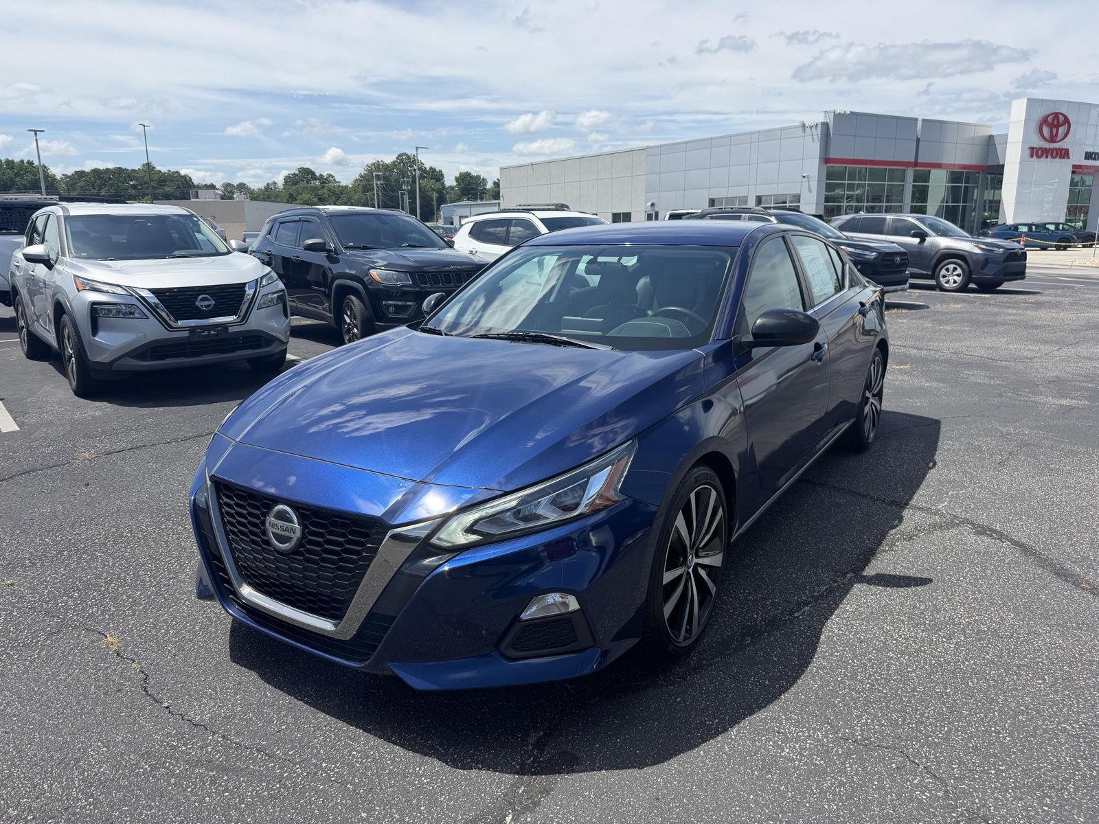 Used 2019 Deep Blue Pearl Nissan 2.5 SR image 3