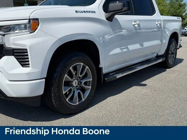 Used 2025 White Chevrolet RST image 10