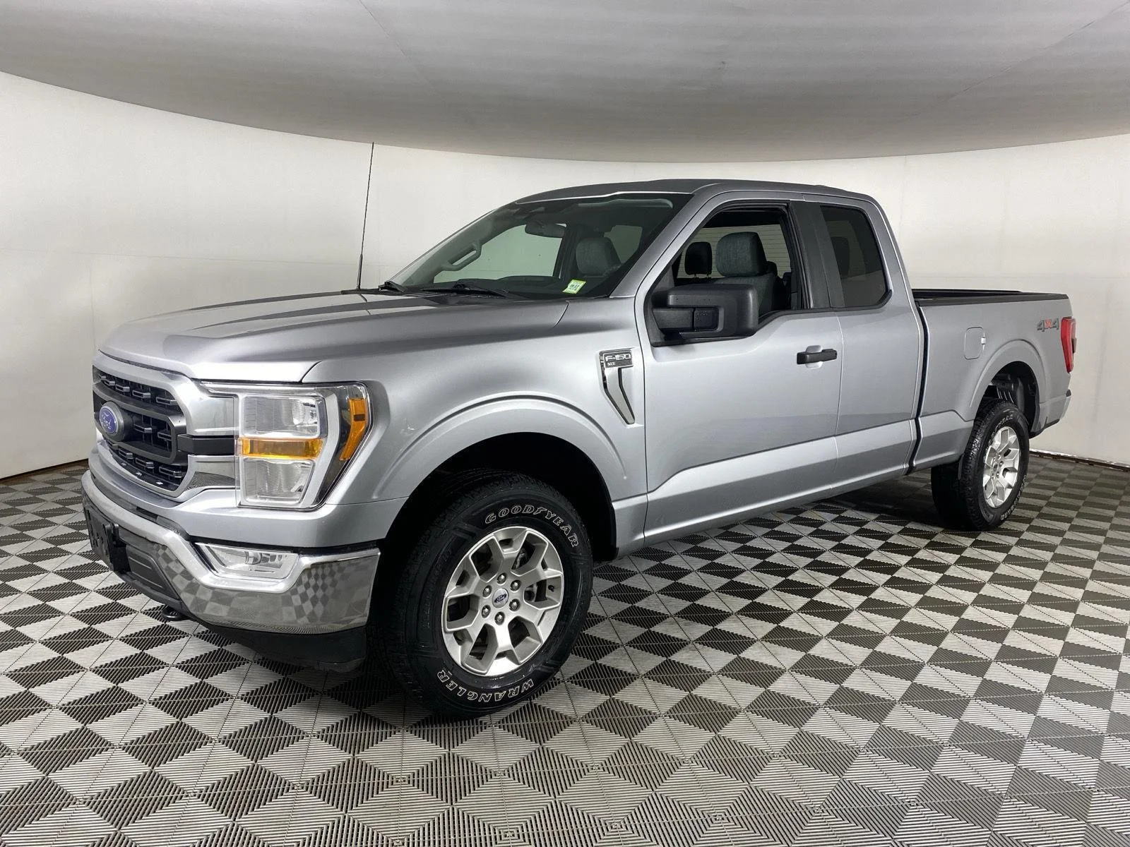 Used 2022 Iconic Silver Ford XLT image 6