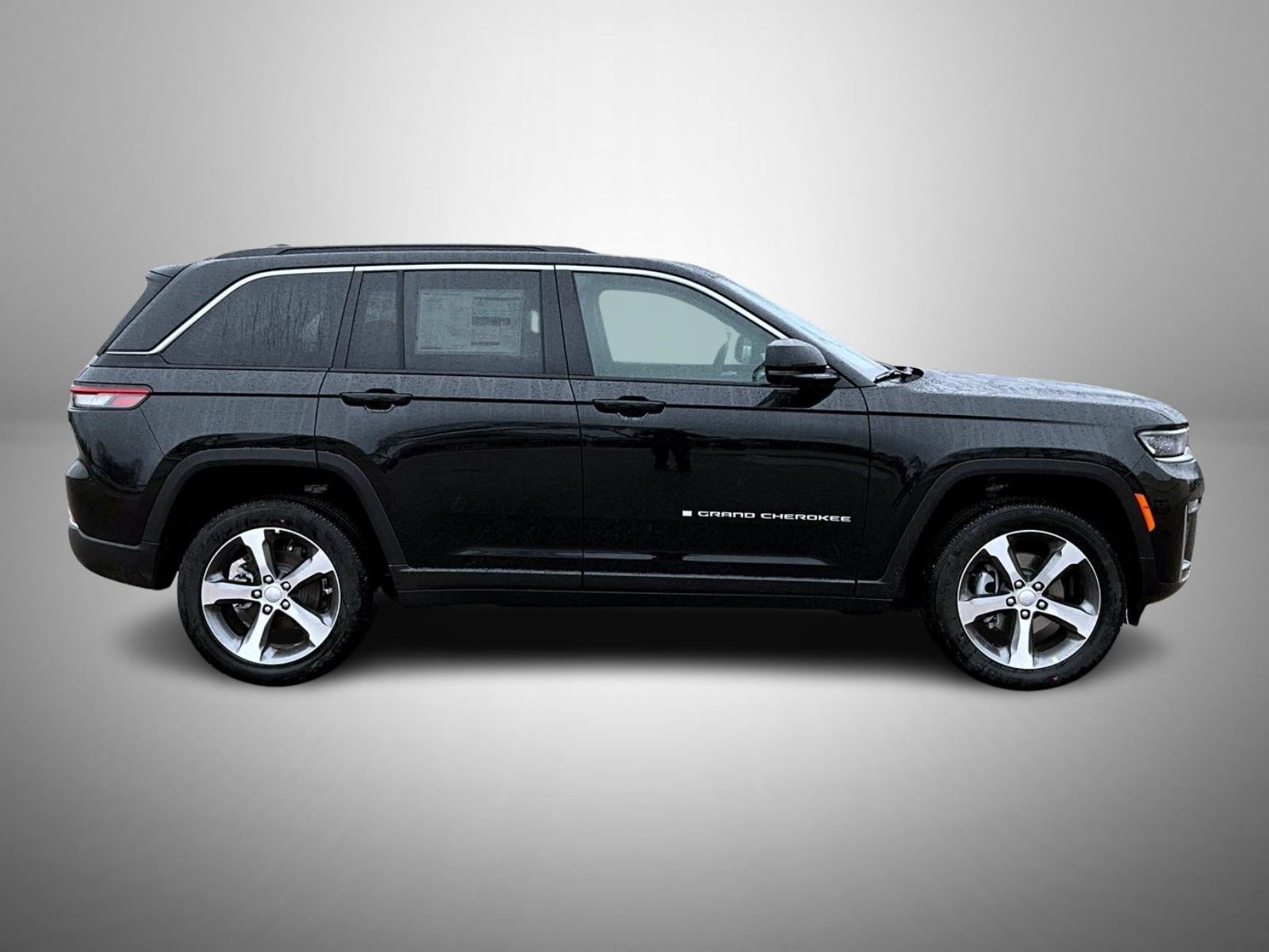 New 2026 Diamond Black Crystal Pearlcoat Jeep Limited image 4