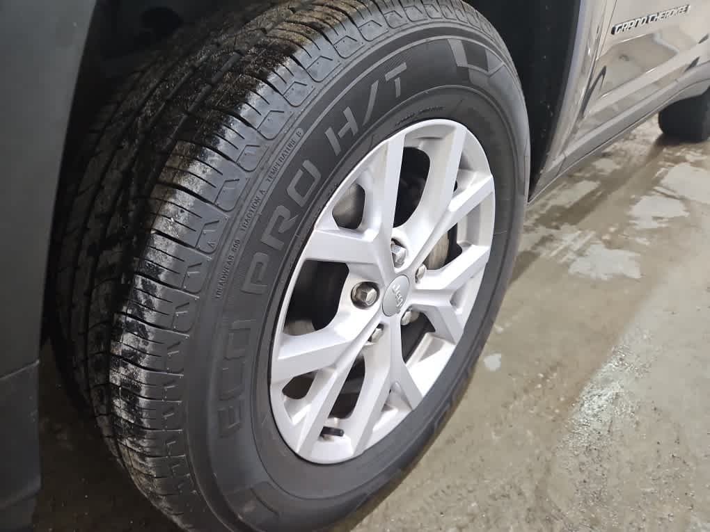 Used 2022 Metallic Jeep Limited image 10