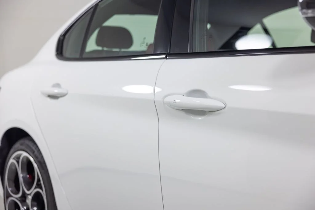 New 2026 Milano White Exterior Paint Alfa Romeo Veloce image 14