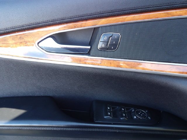 Used 2016 Black Velvet Lincoln Select image 18
