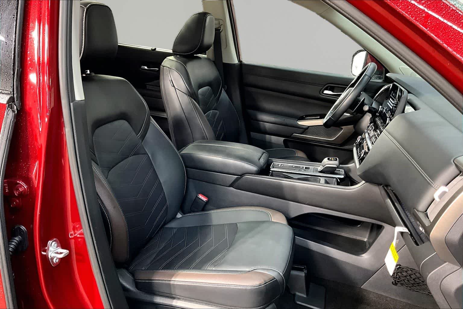 Used 2025 Scarlet Ember Tintcoat Nissan Platinum image 9