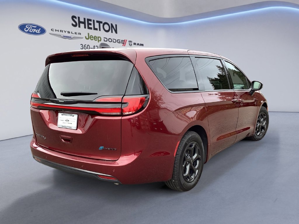 Used 2023 Red Chrysler Touring L image 4