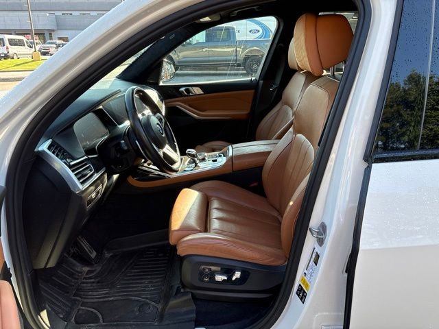Used 2021 White BMW xDrive40i image 9