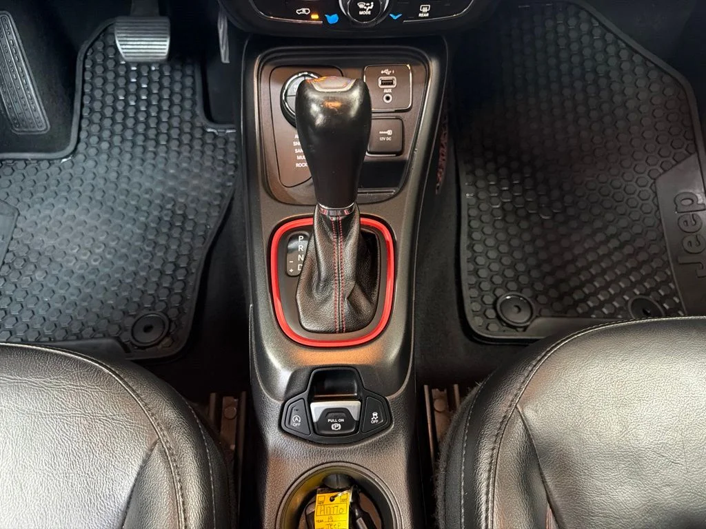 Used 2019 White Clearcoat Jeep Trailhawk image 21