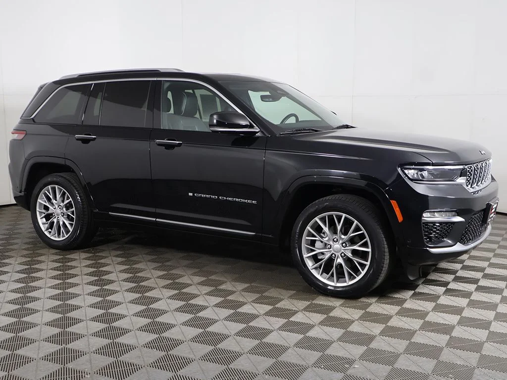 Used 2023 Black Jeep Summit image 18