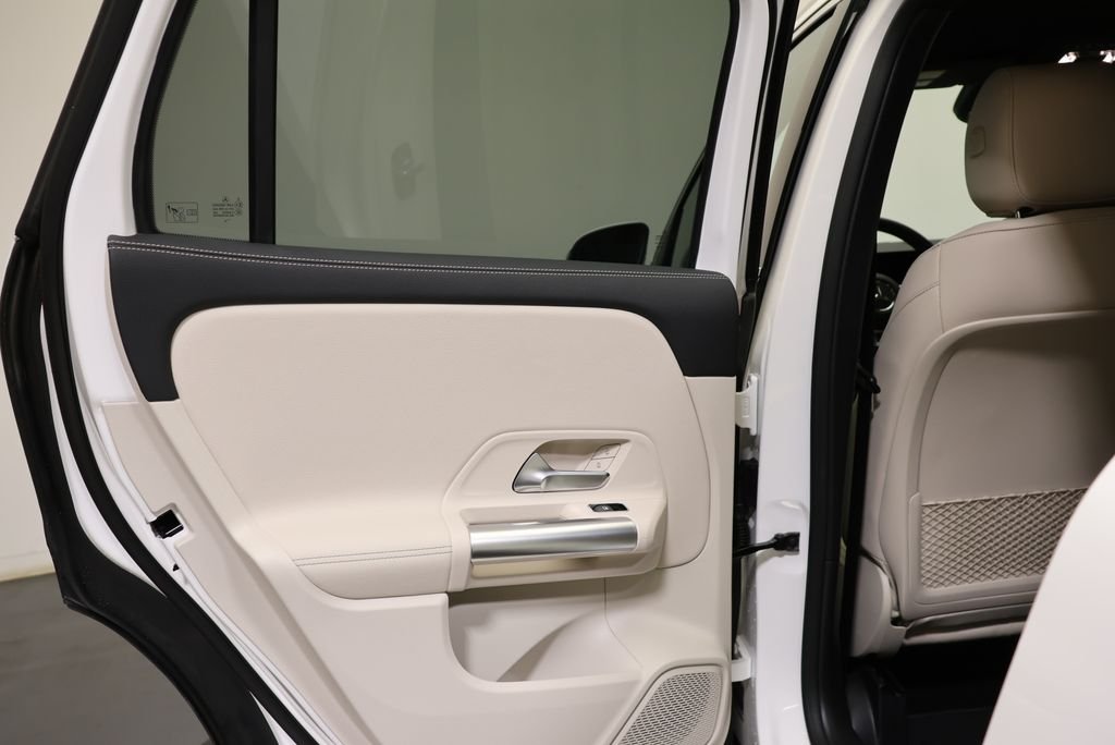 Used 2026 Polar White Mercedes-Benz GLA 250 image 39