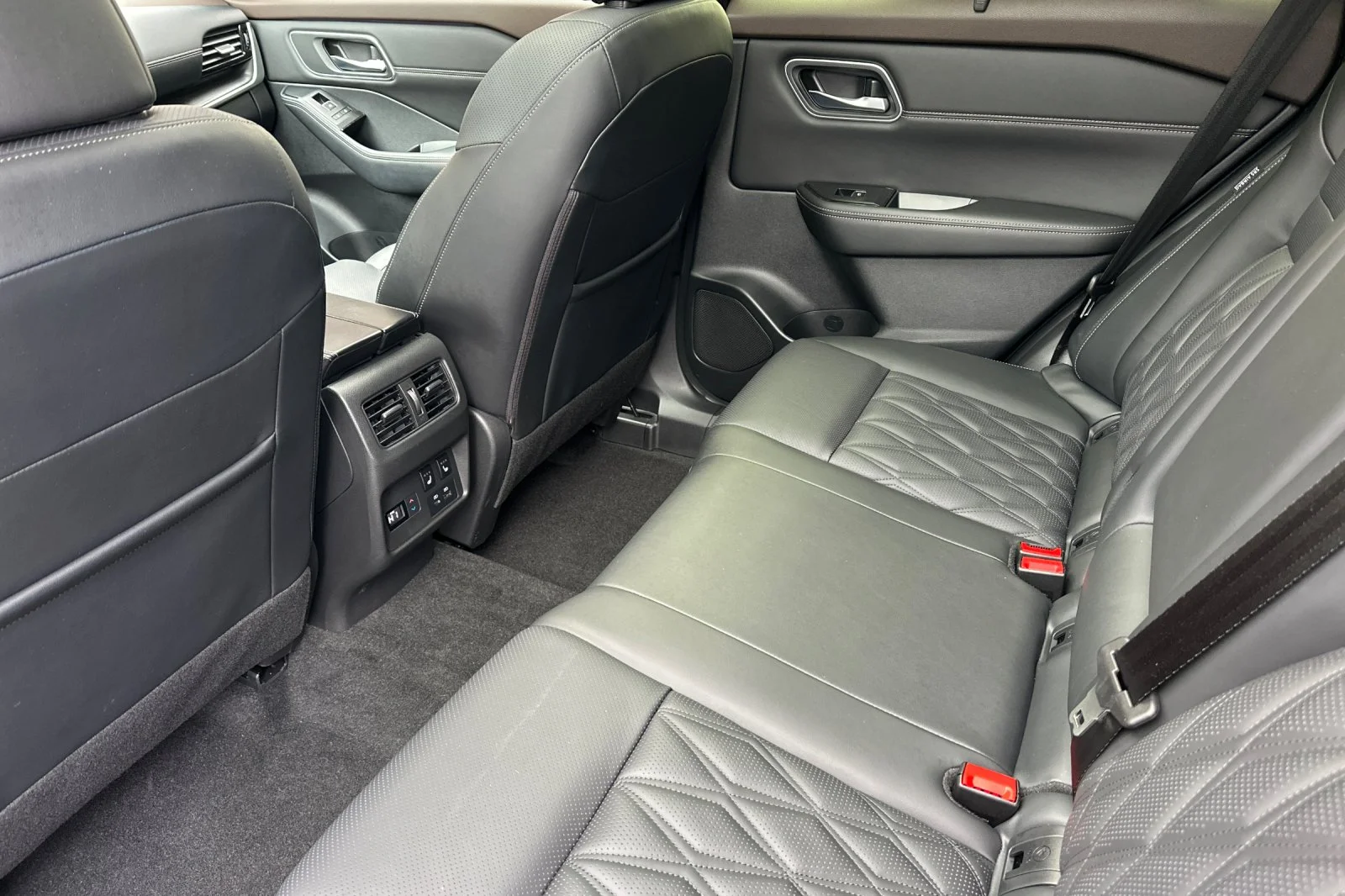 Used 2023 Gray Nissan Platinum image 11