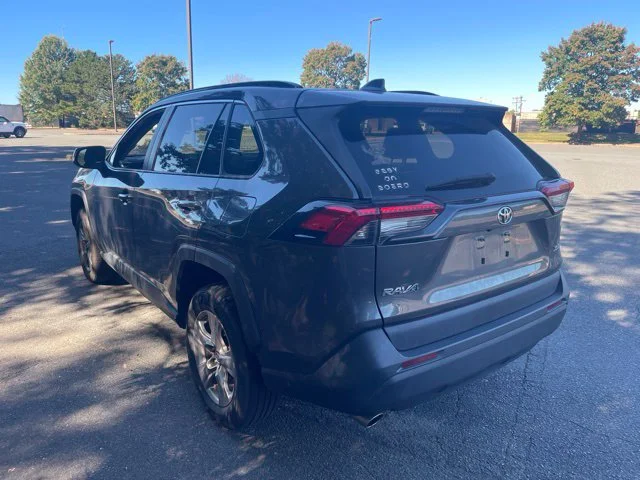 Used 2023  Toyota XLE image 3