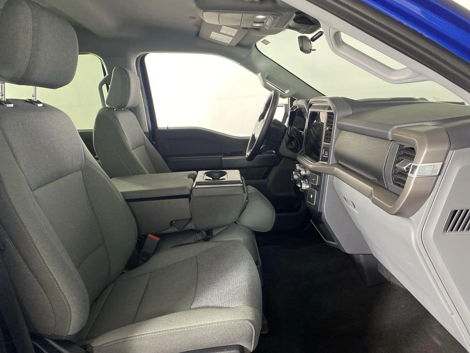 Used 2025 Atlas Blue Ford XLT image 25
