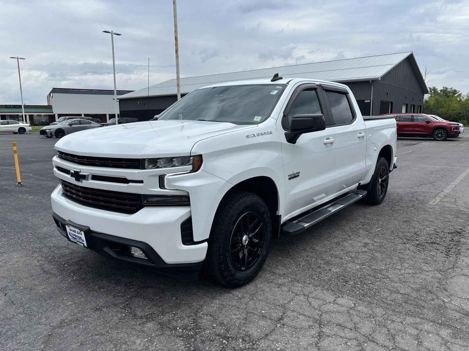 Used 2021 SUMMIT WHITE Chevrolet RST image 3