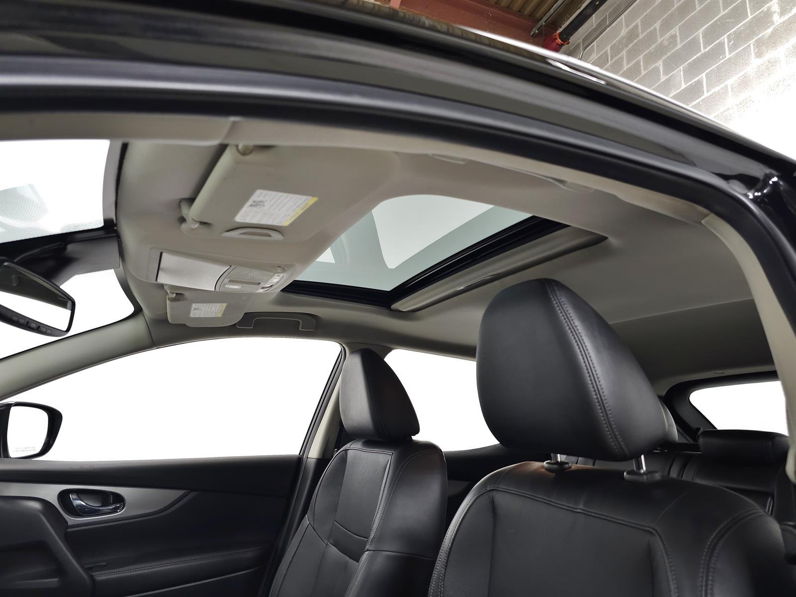 Used 2020 Magnetic Black Pearl G41 Nissan SL image 16