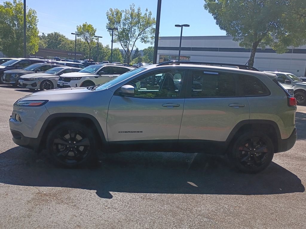 Used 2018 Billet Silver Metallic Clearcoat Jeep Latitude image 7
