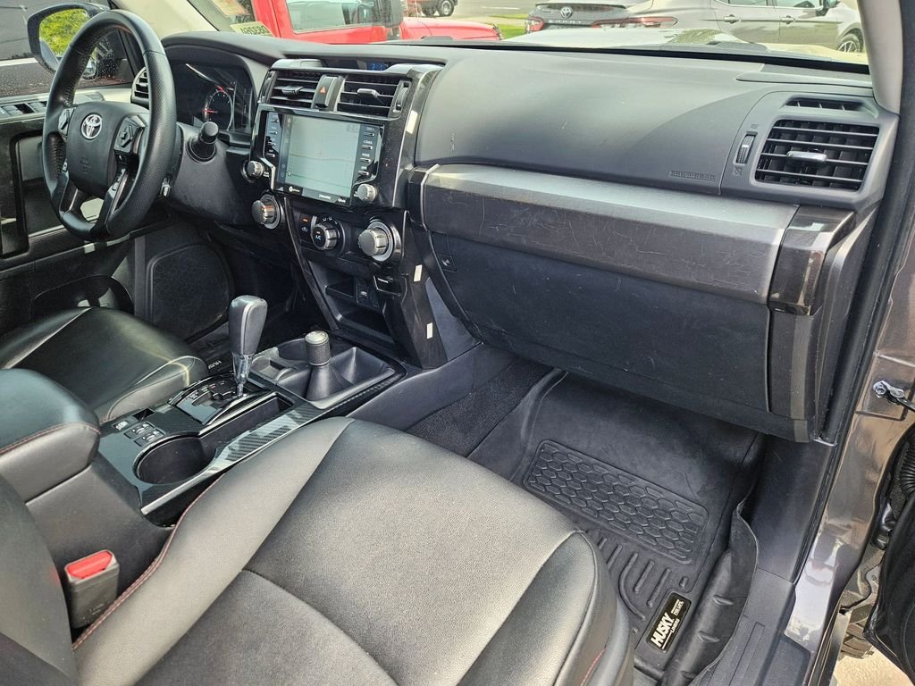 Used 2021 Black Toyota Venture image 30