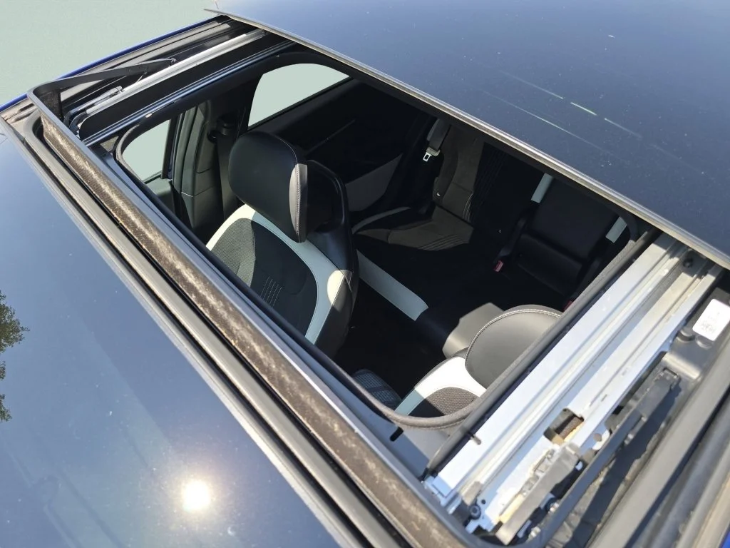 Used 2022 Yacht Blue Kia GT-Line image 4