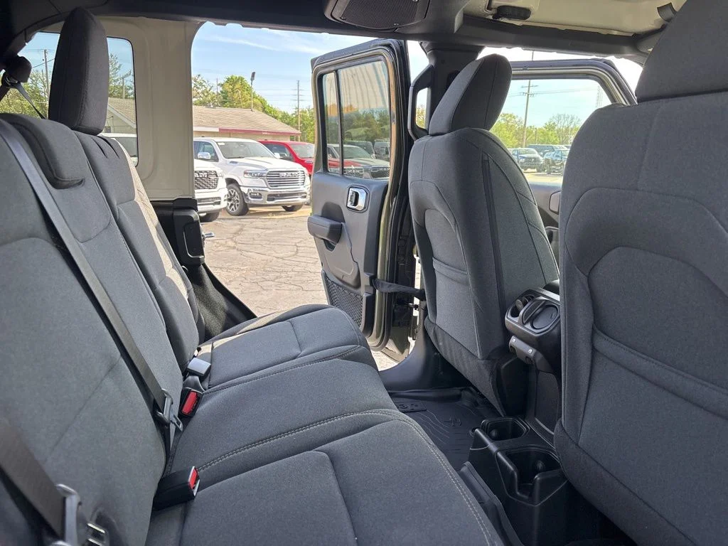 2025 Jeep Wrangler 4-Door Willys - Photo 9