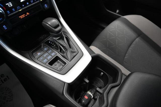 2022 Toyota RAV4 XLE - Photo 19