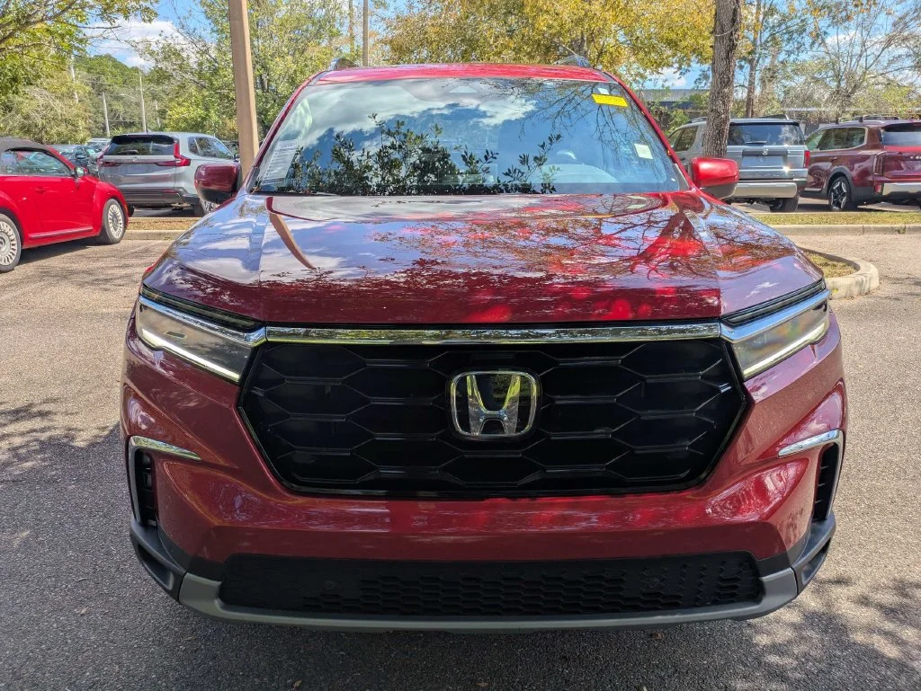 Certified Used 2025 Radiant Red Metallic II Honda 2WD Touring image 9
