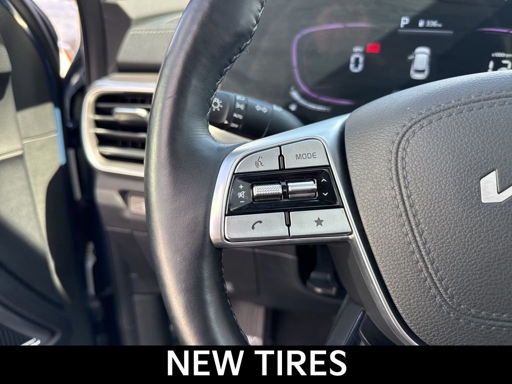 Used 2024 Black Kia EX X-Line image 19