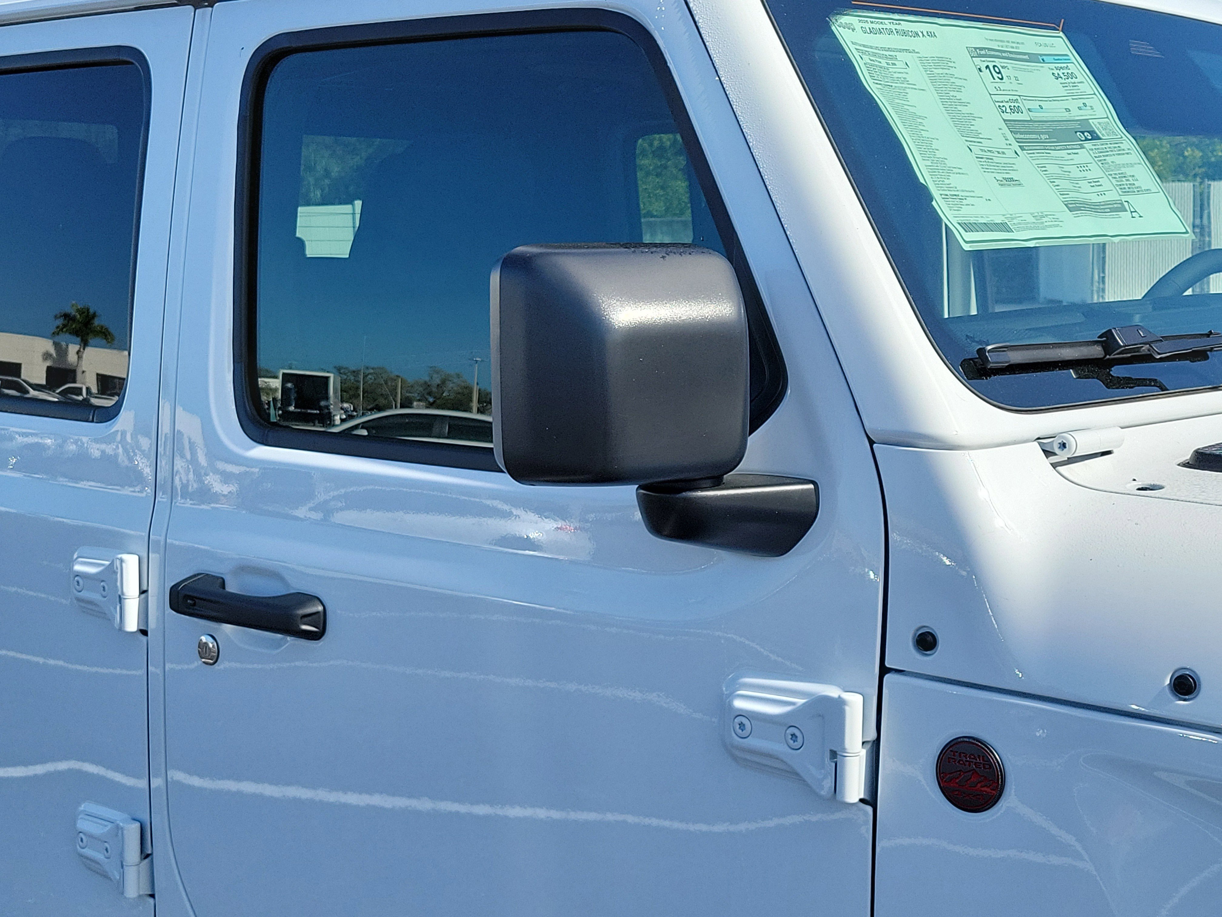 New 2026 Bright White Clear-Coat Exterior Paint Jeep Rubicon X image 9