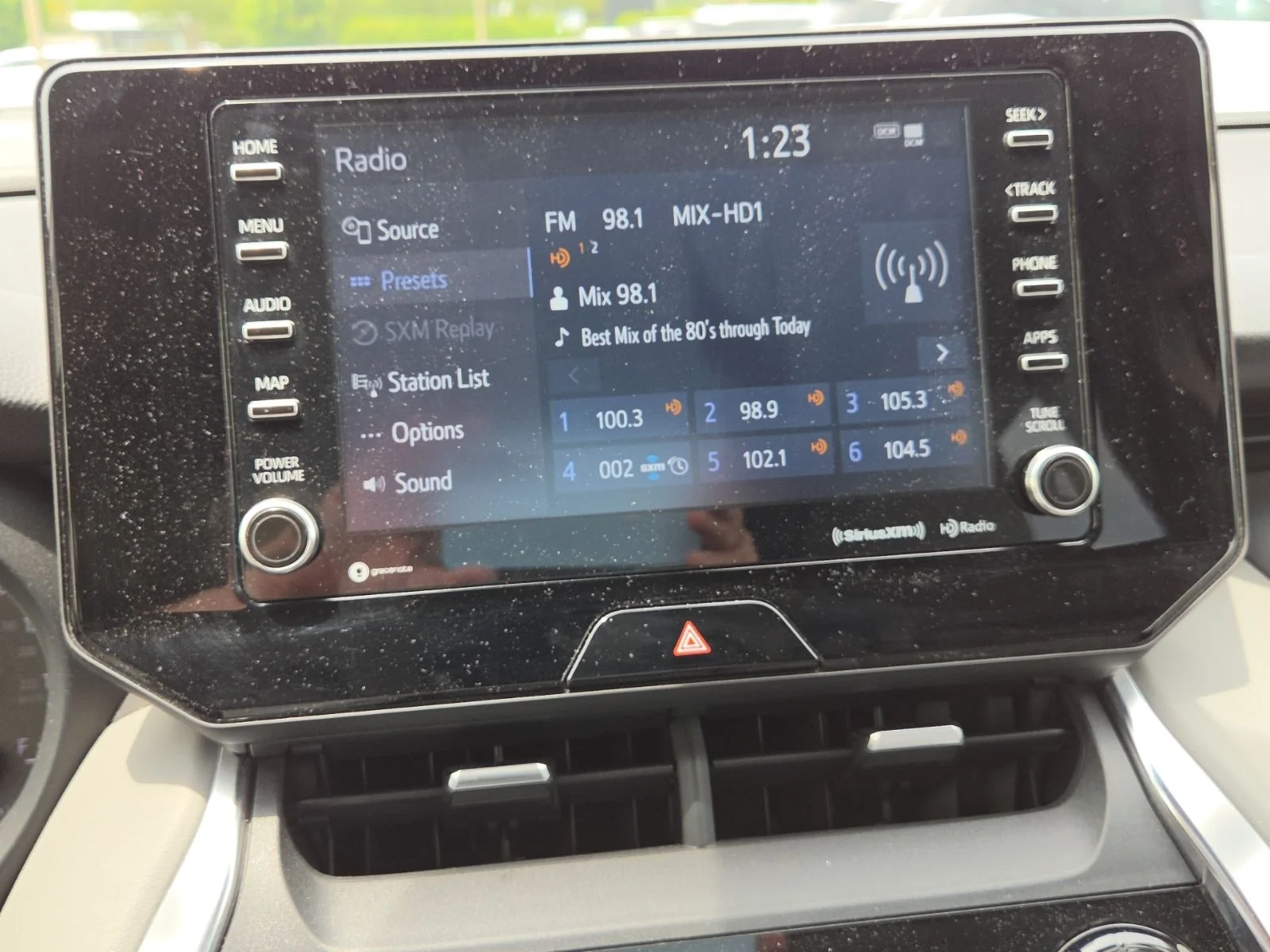 Used 2022  Toyota LE image 5