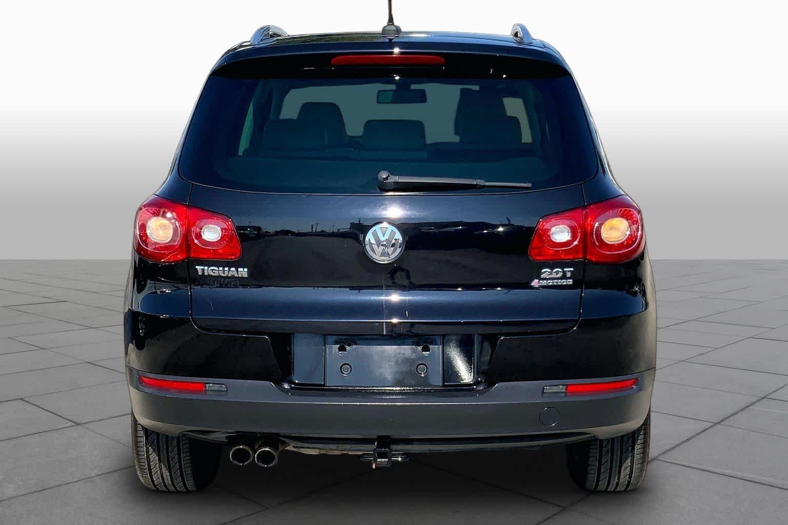 Used 2010  Volkswagen SE image 4