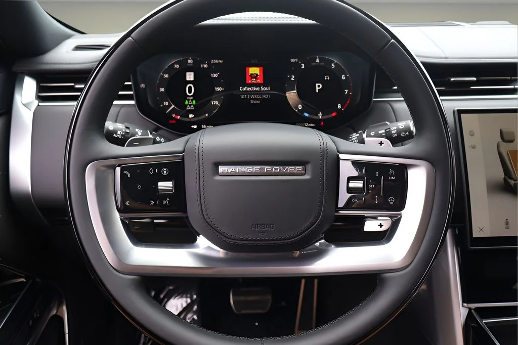 New 2026 Santorini Black Land Rover SE image 18