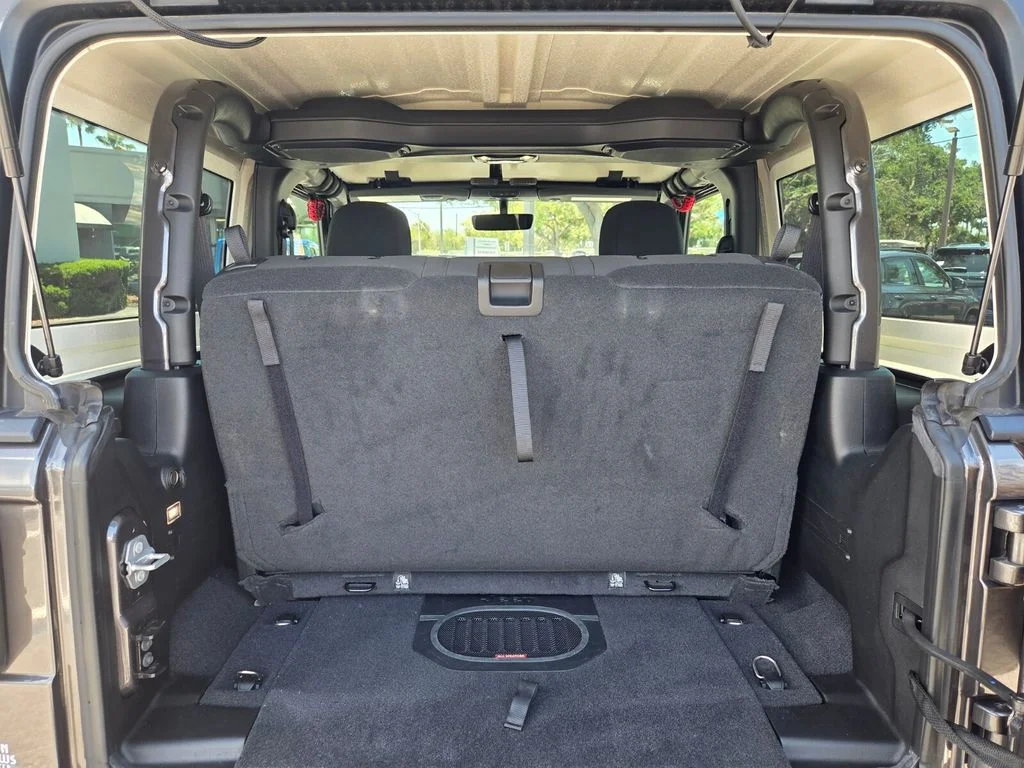 Used 2022 Gray Jeep Rubicon image 10