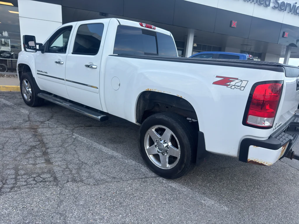 Used 2013 Summit White GMC Denali image 8