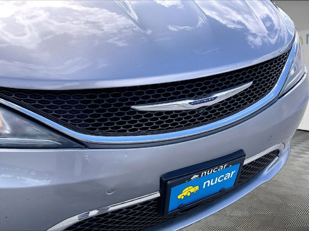 Used 2019 Billet Silver Metallic Clearcoat Chrysler Touring L image 27