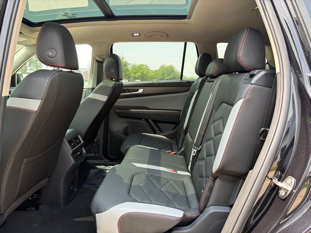 New 2026 Deep Black Pearl Volkswagen 2.0T Peak Edition image 27