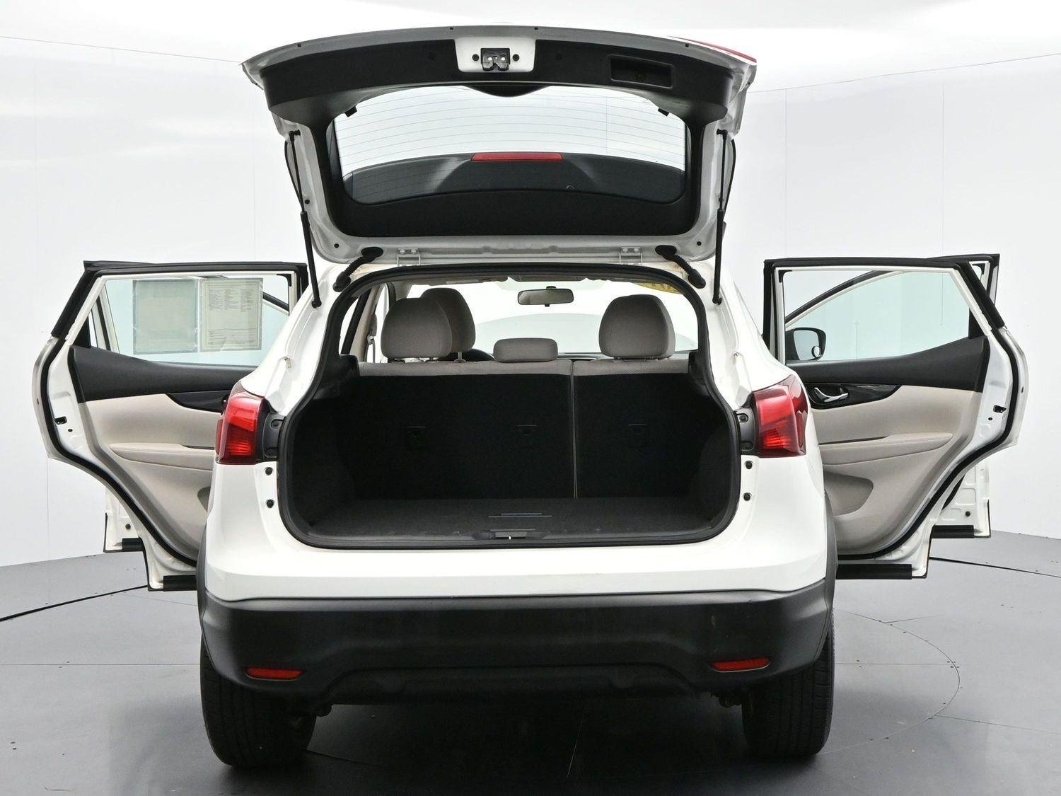 Used 2017 Glacier White Nissan SV image 41