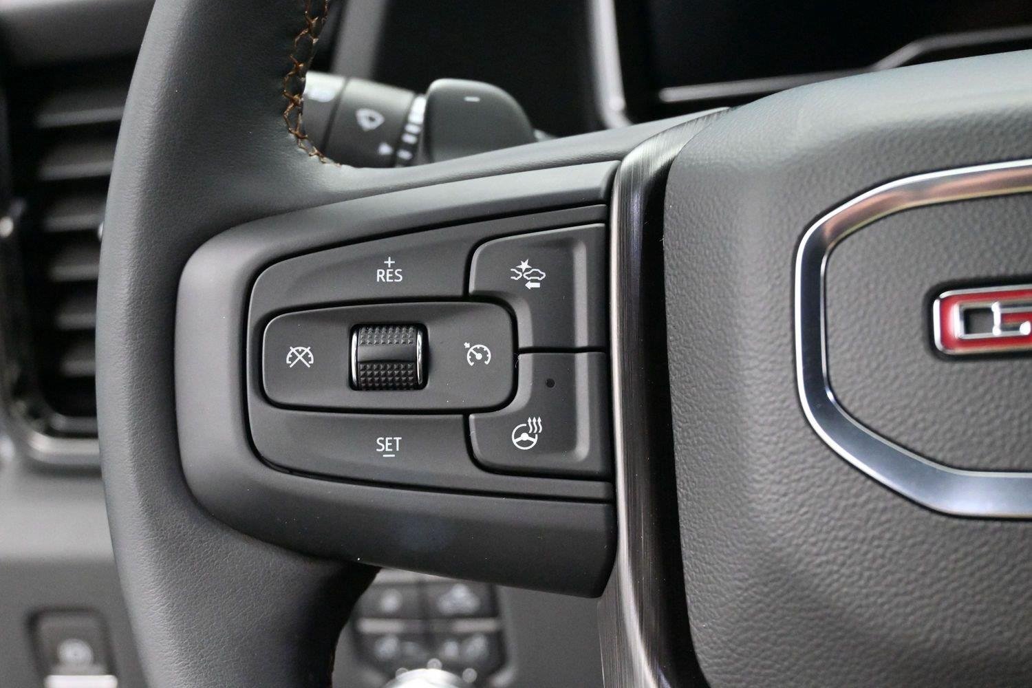 Used 2023 SUMMIT WHITE GMC AT4 image 18