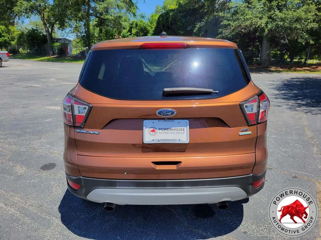 Used 2017 Red Ford SE image 5
