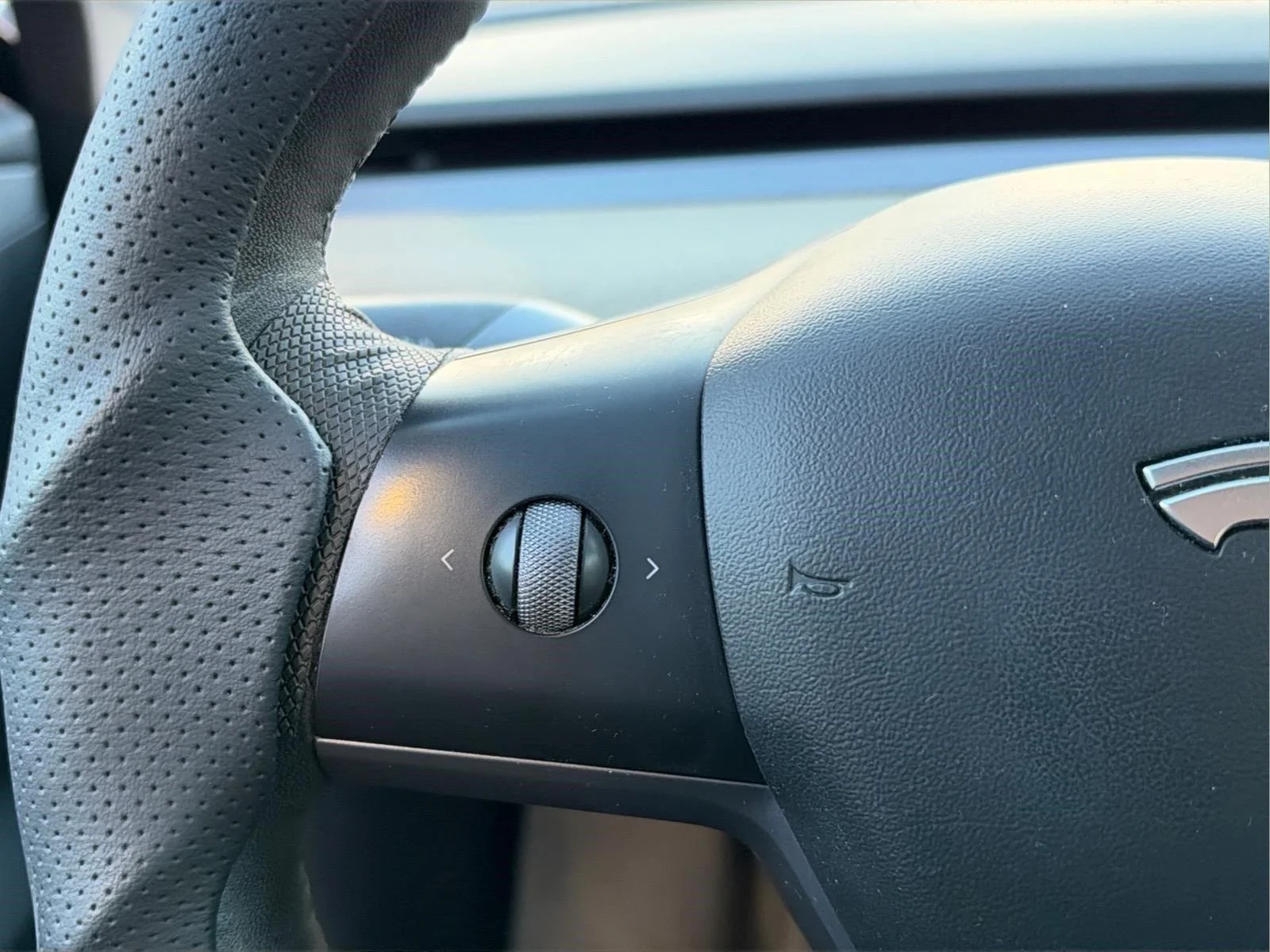 Used 2022  Tesla Long Range image 25