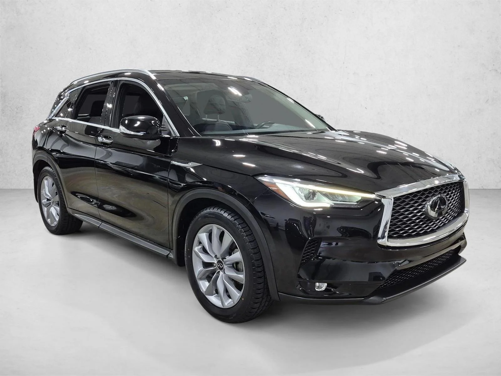 Used 2021 Black Obsidian INFINITI LUXE image 3