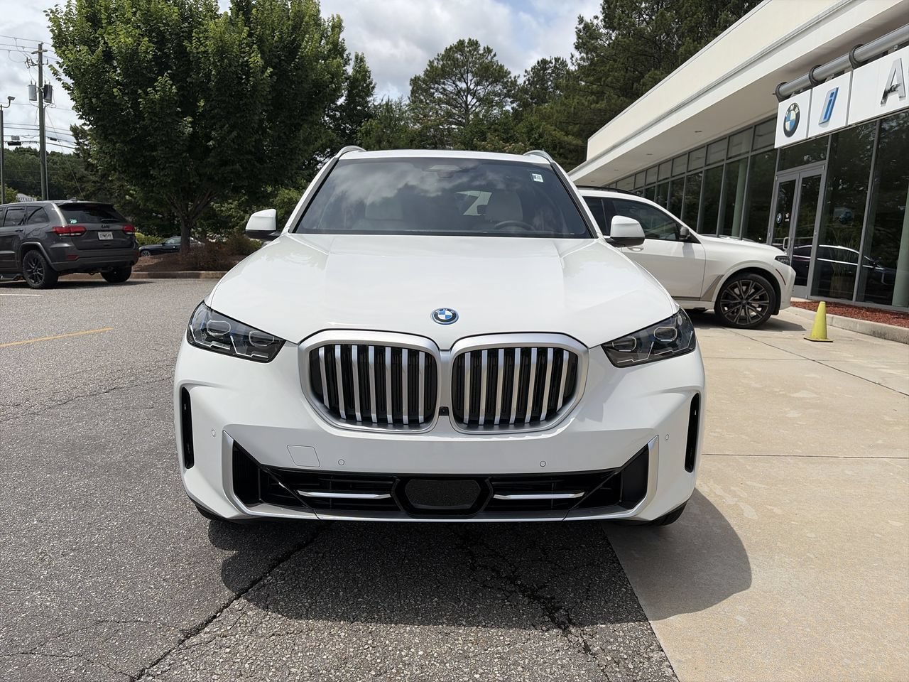 New 2026 Alpine White BMW xDrive50e image 3