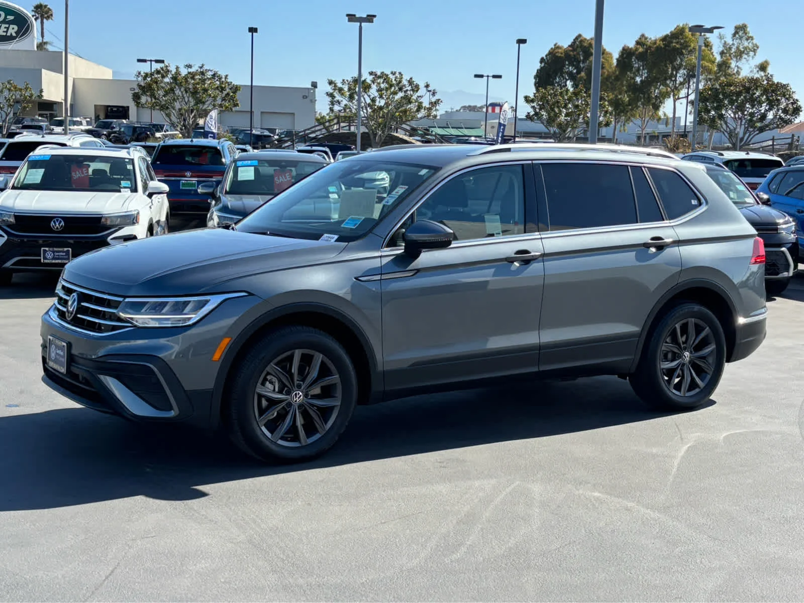 Used 2023 Platinum Gray Metallic Volkswagen SE image 7