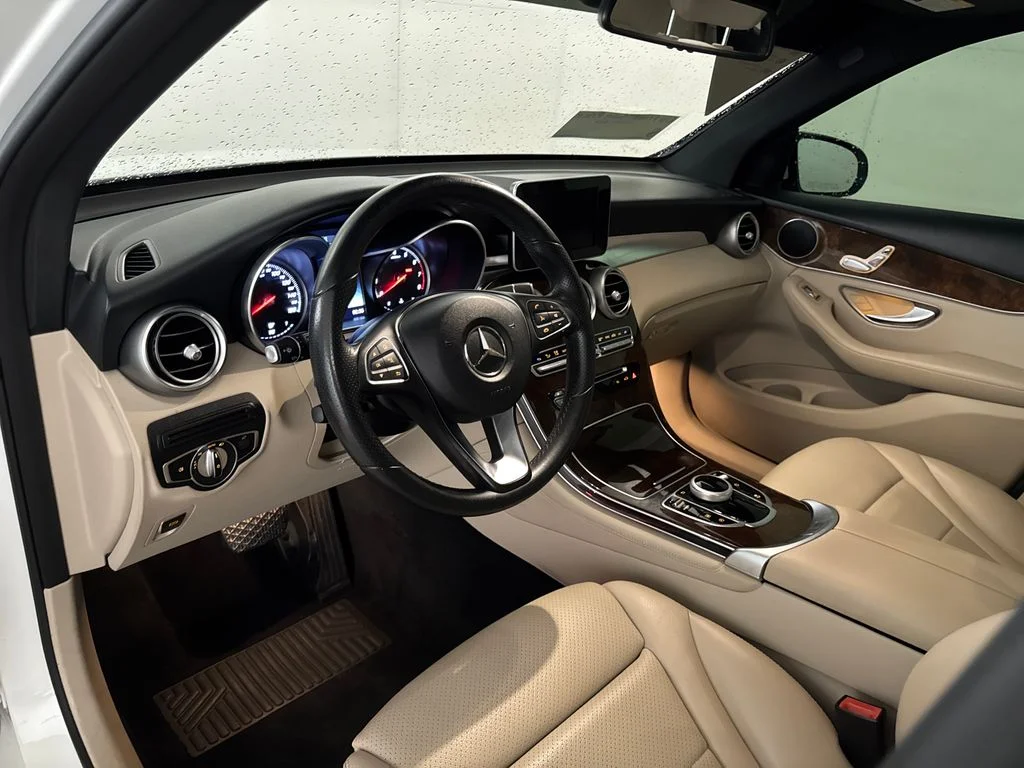 Certified Used 2018 White Mercedes-Benz GLC 300 image 5